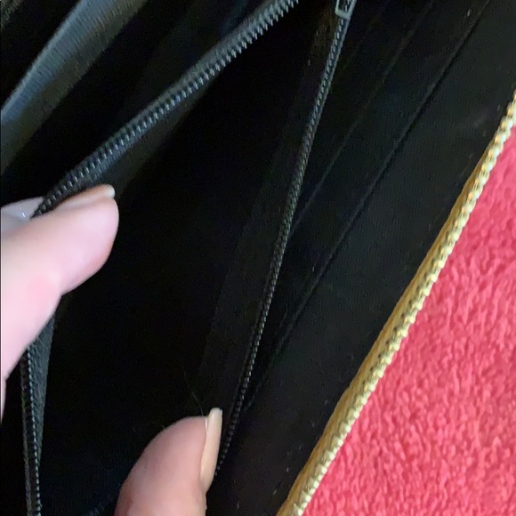 Fun lip wallet- host pick 🥰🥰🥰 - Picture 5 of 8